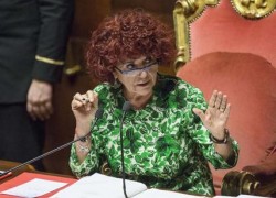 Valeria Fedeli, la peggiore ministra di sempre: dietro lei puoi vedere quei giganti dei suoi precedessori  il Fatto Quotidiano del 27/12/2017
